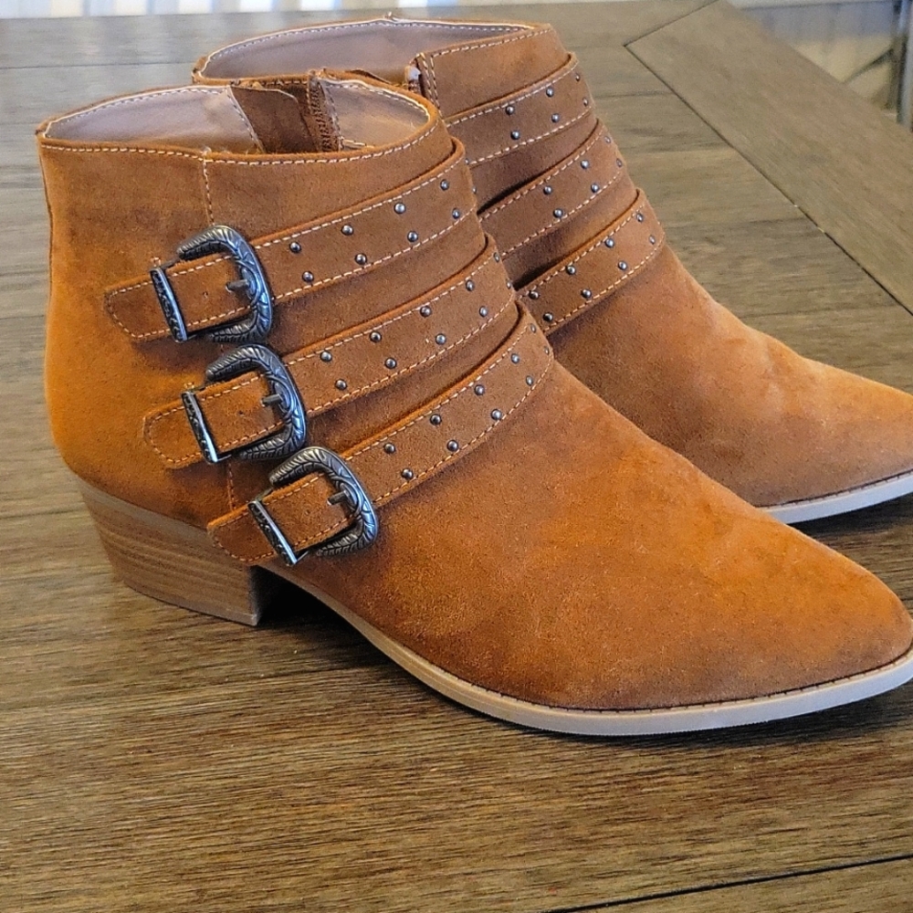 Womens Comfort by Cato brown western booties. Size 10W